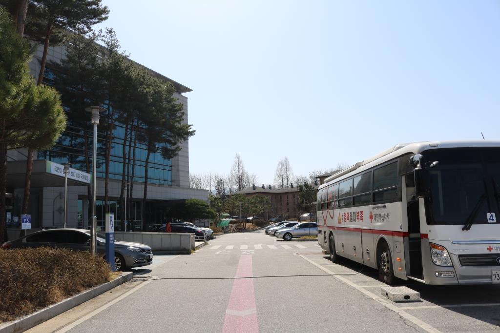 2022.4.8.충주세무서 사랑의 헌혈행사1(용량축소).JPG