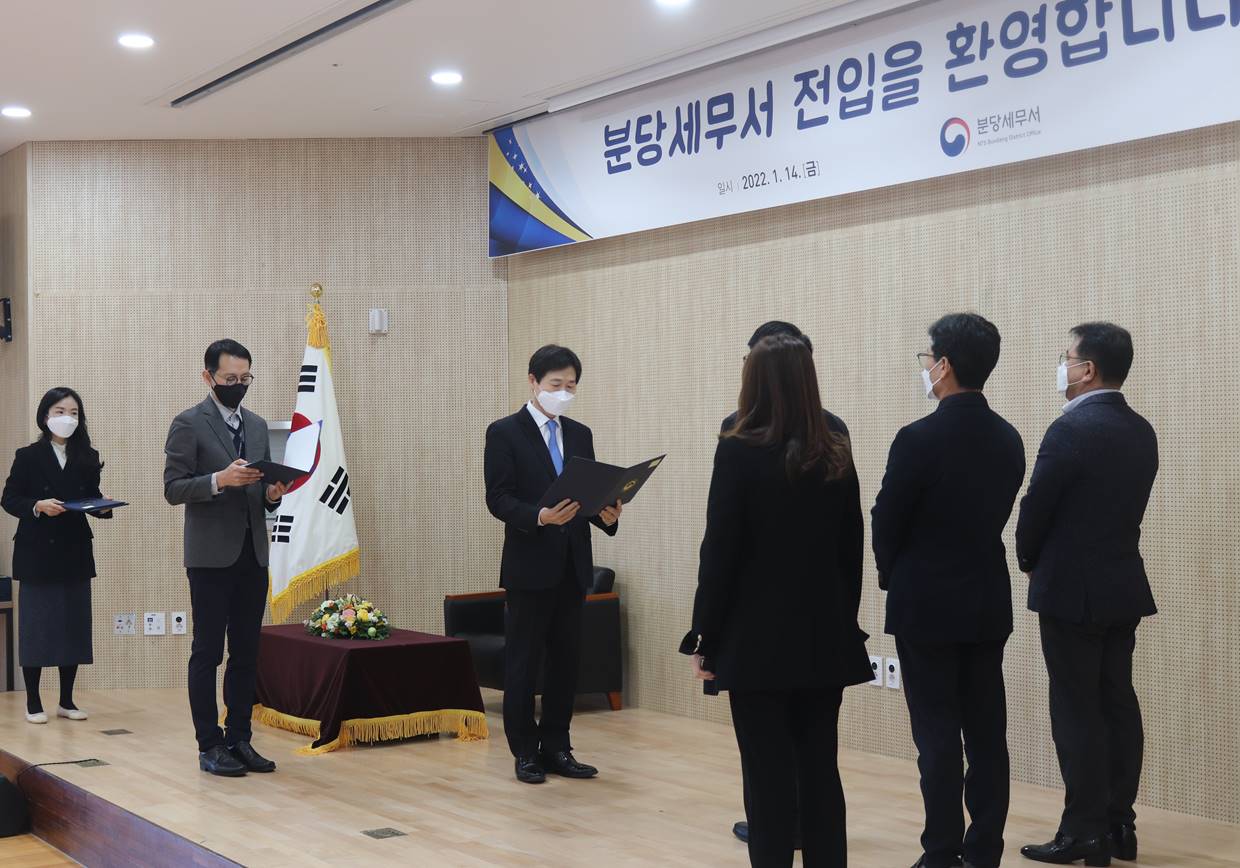 인사발령통지서 수여식.jpg